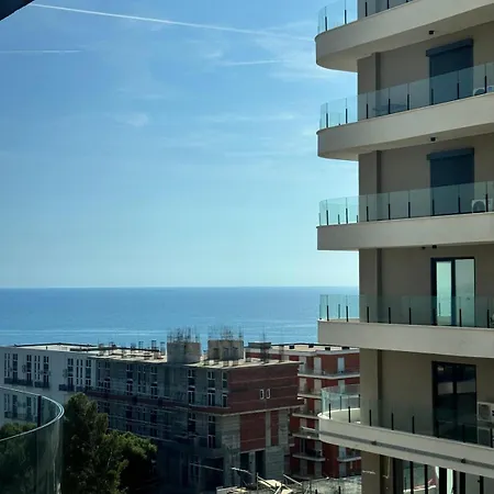 Girasole Apartment,steps From Sea Lezhë