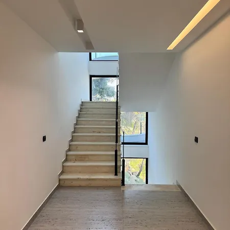 Girasole Apartment,steps From Sea דירה