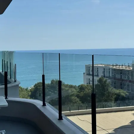 Girasole Apartment,steps From Sea * Lezhë
