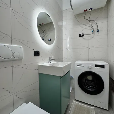 Girasole Apartment,steps From Sea דירה