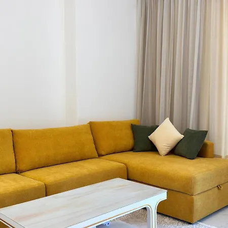 Girasole Apartment,steps From Sea Lezhë