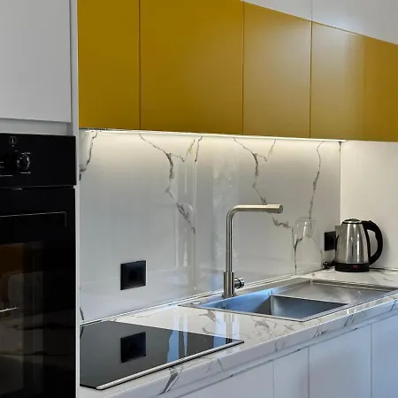 Girasole Apartment,steps From Sea דירה