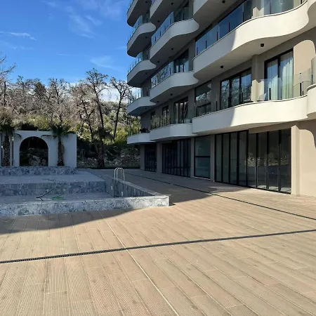 Girasole Apartment,steps From Sea Lezhë