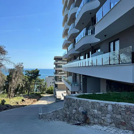 Girasole Apartment,steps From Sea דירה